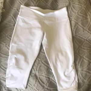 Lulu Lemmon cropped Capri leggings